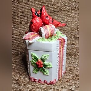 WCL Christmas Cardinals Ceramic Cookie Jar Present Bow Holly 11" Holiday Kitchen
